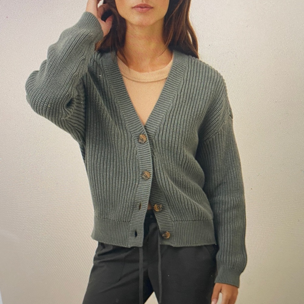 Women's Ribbed Button-Up Cardigan in Green